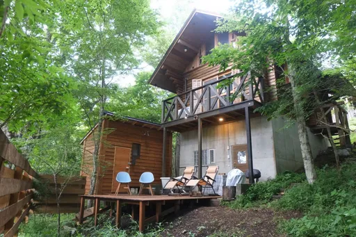 サウナ付貸別荘ログハウス『ＢＲＯＷＮ　　ＬＯＧ』／　ＶＩＬＬＯＤＧＥ　　ＹＡＭＡＮＡＫＡＫＯ　＾